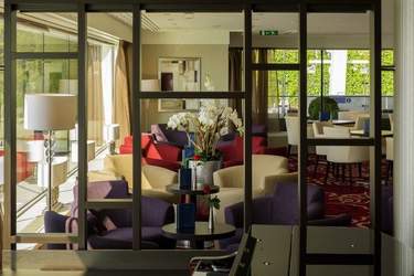 Avalon Waterways, Avalon Illumination Panorama Lounge 3.jpg